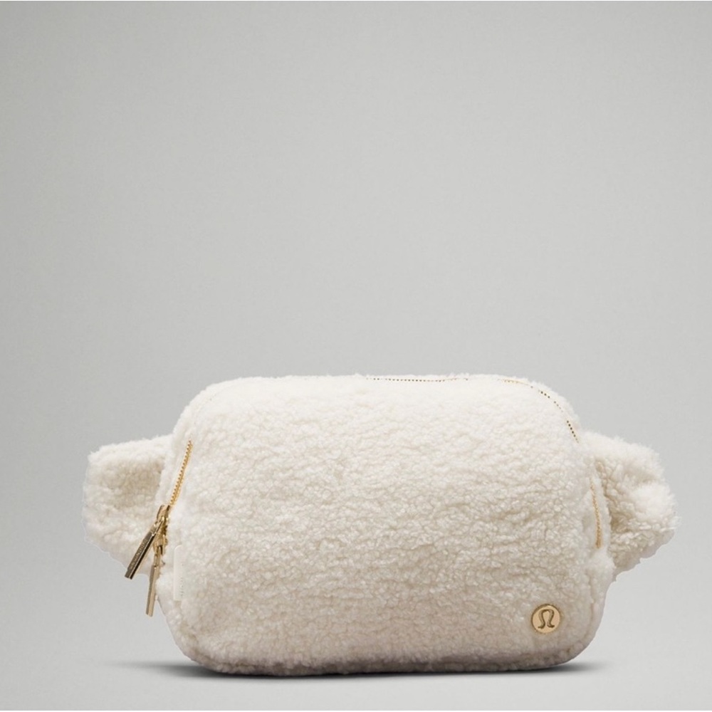 NWT Lululemon Large 2L Everywhere Fleece Belt Bag White